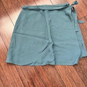 Sunday best wraparound skirt from Aritzia. Size small. Only worn 1-2x.